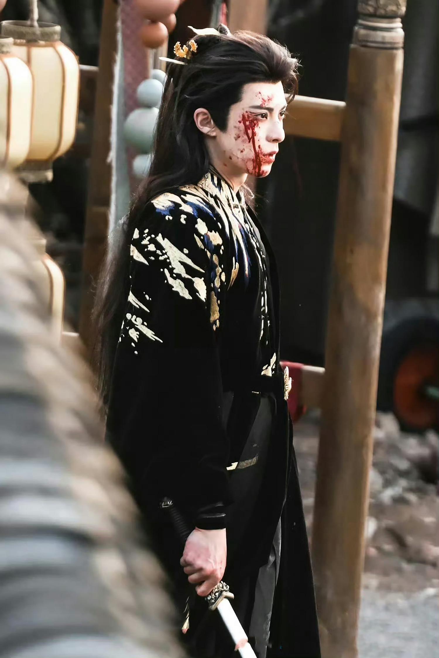 《咸鱼飞升》再引热议，王鹤棣战损妆好惊艳，李沁白衣造型太仙！封面图