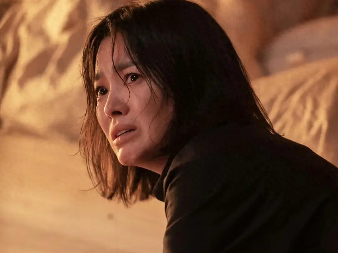 《大长今》过去22年了，李英爱儿女双全，54岁还是很漂亮封面图