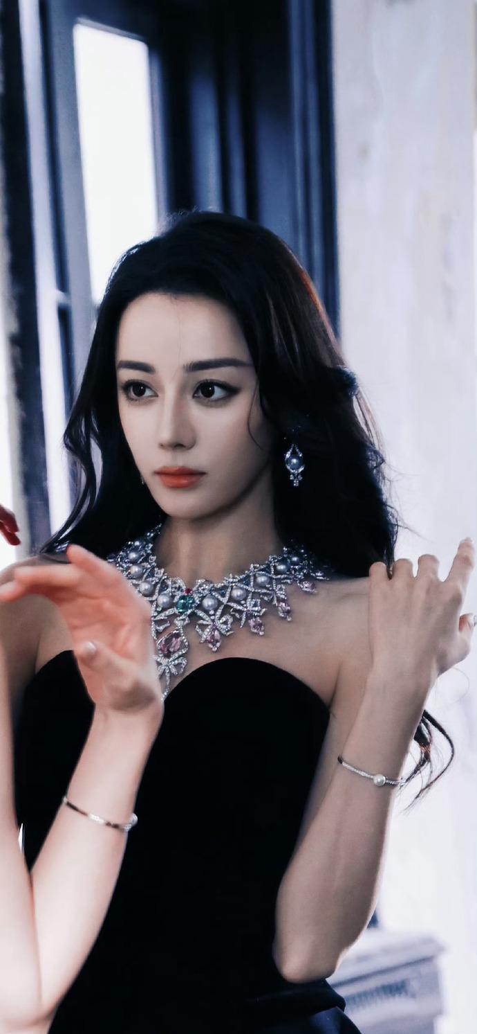 热巴新剧利剑玫瑰破圈？三大突破入坑不亏，好闺蜜张馨予也猛夸封面图