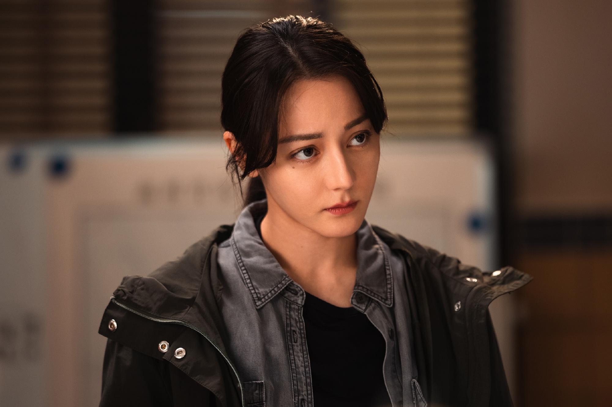 撕掉偶像标签！迪丽热巴新剧央视收视破2，这下转型稳了！封面图