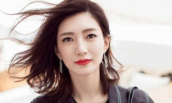 《三十而已》越平凡的女孩，越理解不了王漫妮？封面图