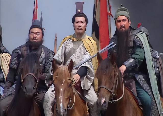 片场传奇：央视版《三国演义》拍摄背后的热血与匠心封面图