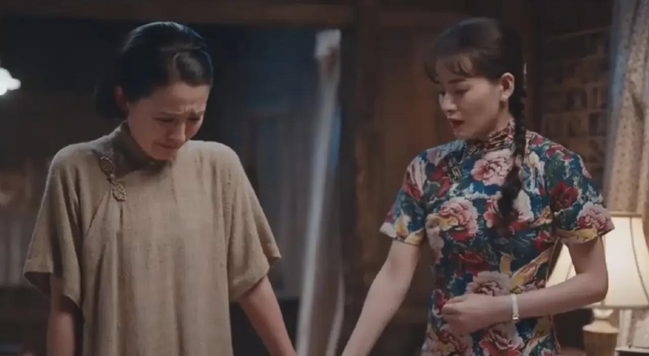 《灼灼韶华》是她第1部剧，被刘海封印颜值，戏外漂亮不输热依扎封面图