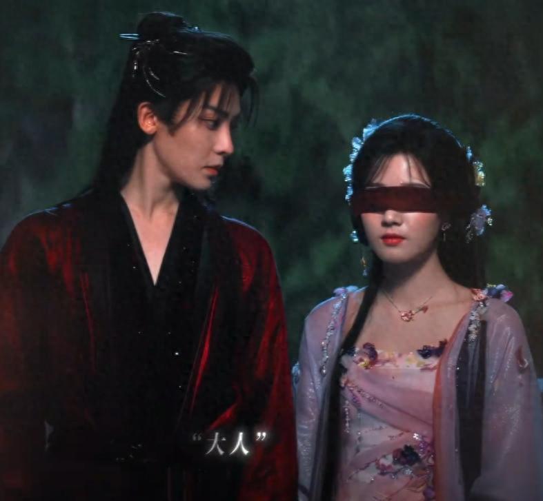 同样是女战神，赵丽颖《与凤行》vs《入青云》卢昱晓，伤害太大了封面图