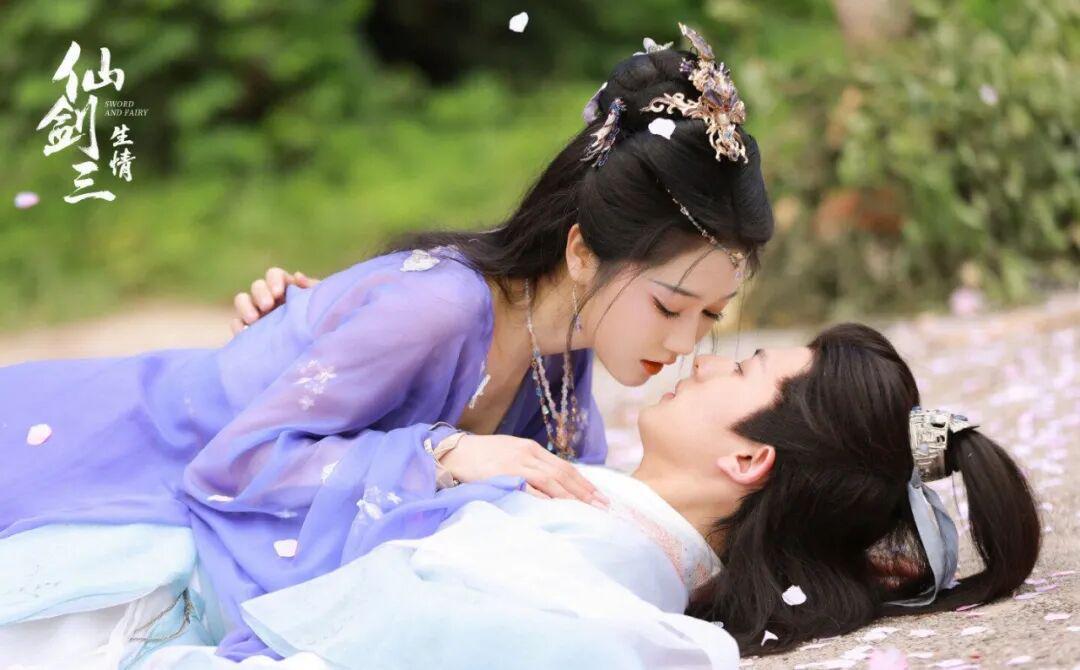 长剧公司为短剧祭出大IP，捷径还是弯路？封面图