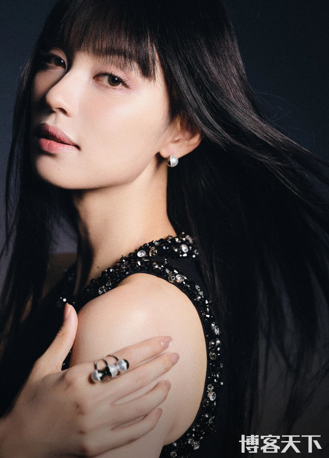 王丹妮: 表演带我进入更广阔的世界封面图