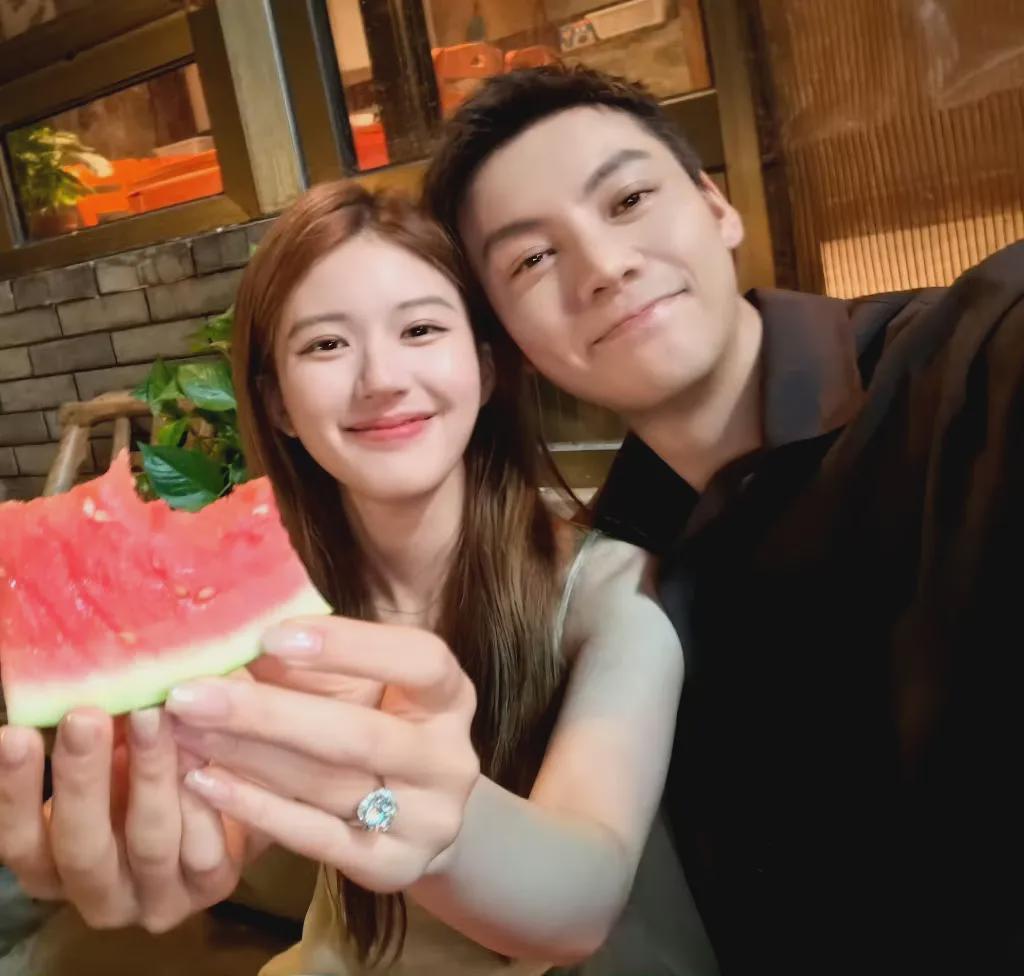 《许我耀眼》圆满收官，3人0差评，3人被骂，赵露思、陈伟霆翻红封面图