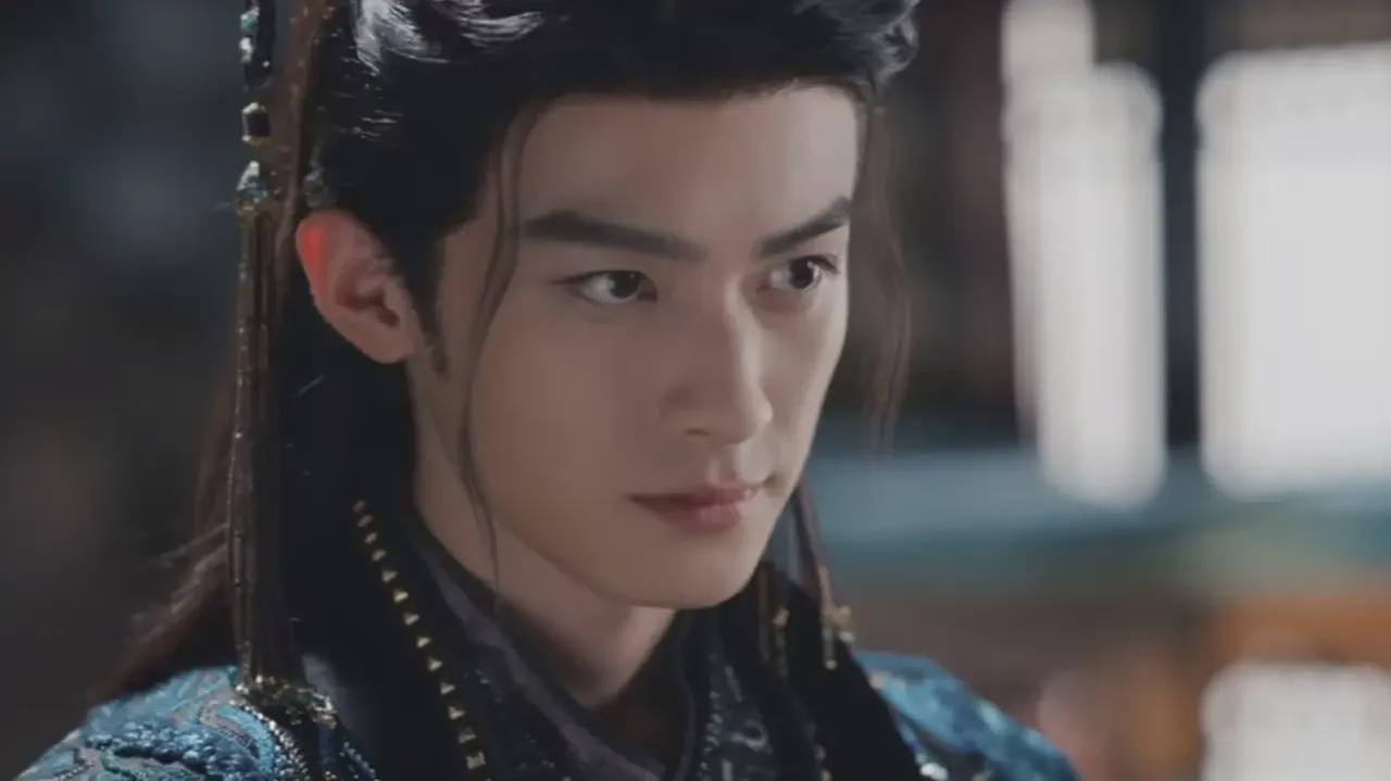 明明同一人，演完《朝雪录》演《一笑随歌》，她变丑判若两人封面图