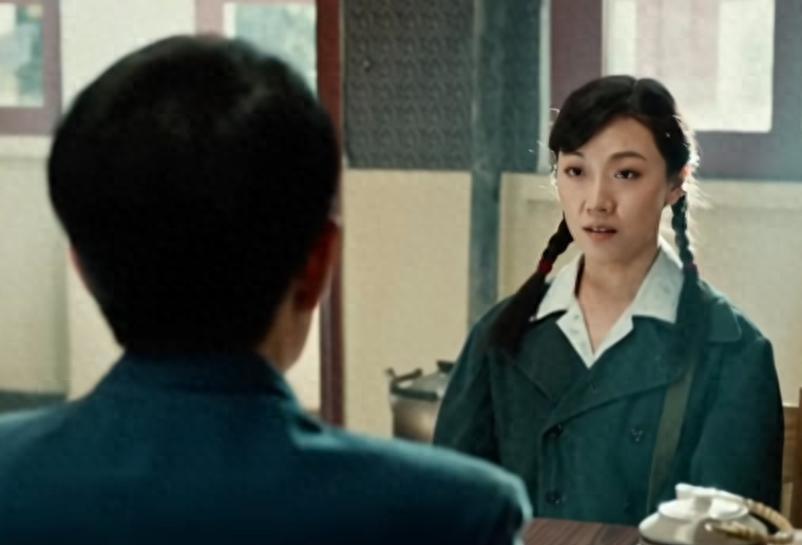 油头粉面别尬演知青！张凯丽女儿亮相惨遭吐槽，观众评价一针见血封面图