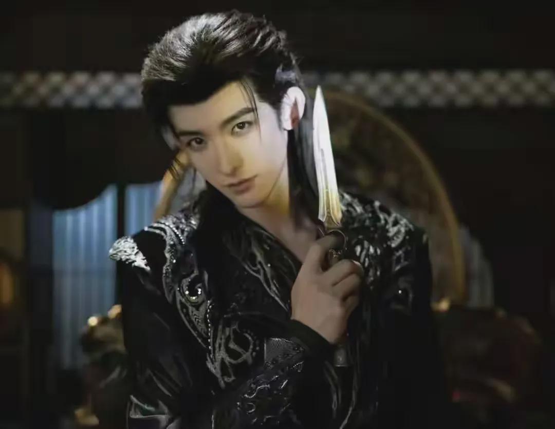 长相演技不输龚俊，《暗河传》他3部剧霸屏，还是高考610分的学霸封面图