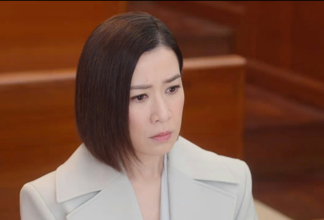 《新闻女王2》滤镜太猛？网友称过度磨皮和美白！黄宗泽白到没皱纹！封面图