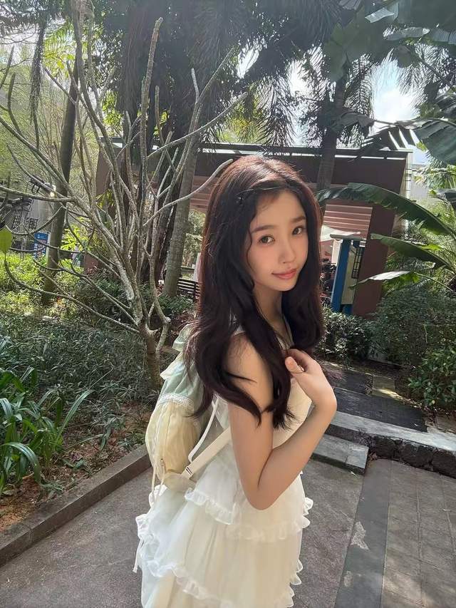 双轨伪骨科杀疯了，虞书欣暴瘦10斤素颜上阵，倔强得让人心疼封面图