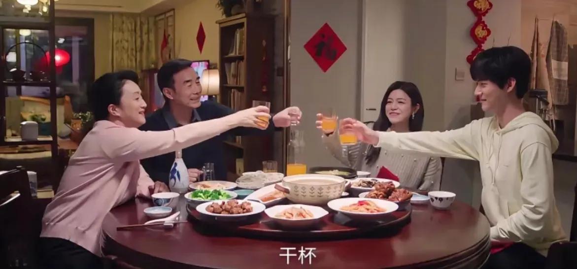 众星告别《狙击蝴蝶》，陈妍希、周柯宇像官宣，编剧发长文谈改编封面图