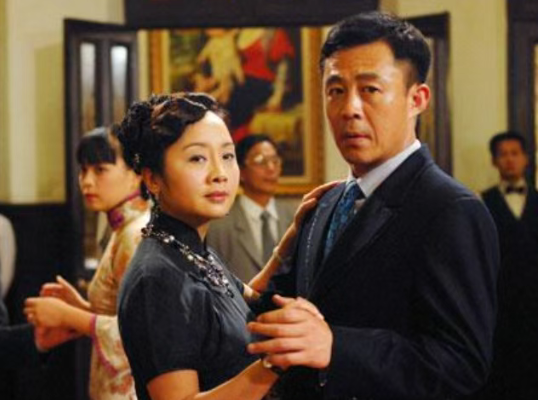 这部谍战剧开播就炸了，侯勇、许亚军打造另类“潜伏”，战火谍情封面图