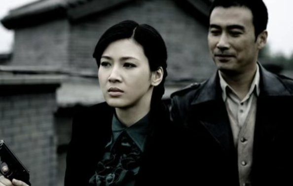 国产谍战巨制来袭，惊魂较量，柳云龙、童蕾、何政军谍战上海！封面图