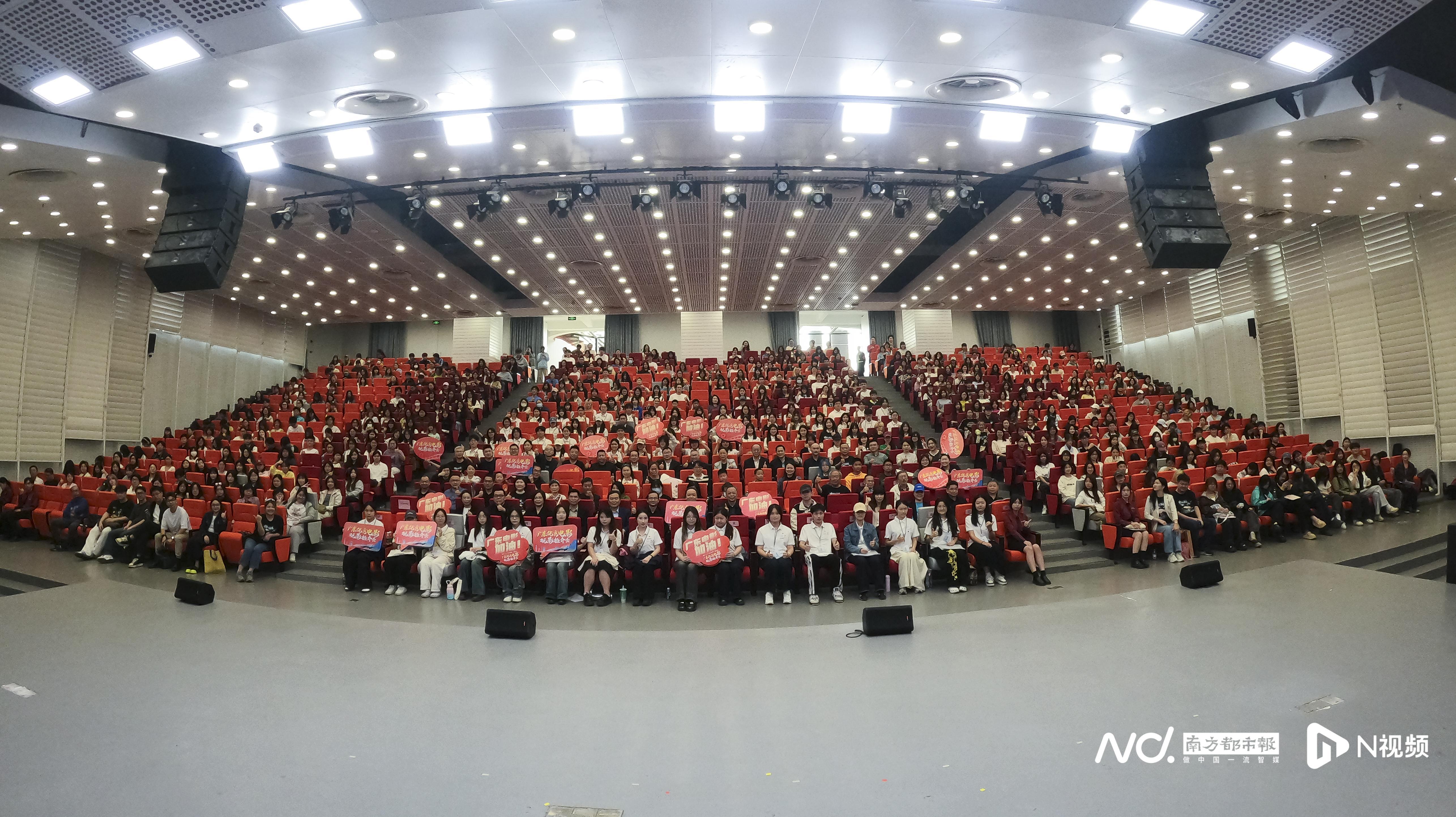 光影描绘人与自然和谐共生！纪录电影《中华白海豚》广州首映封面图