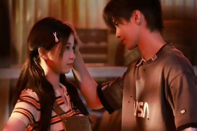 157万预约火热，空降却失望连连，《双轨》高开低走的真相揭秘！封面图