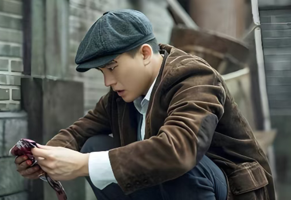 北京卫视首播！开播一天就冲上卫视收视率第一，又一部谍战黑马剧封面图