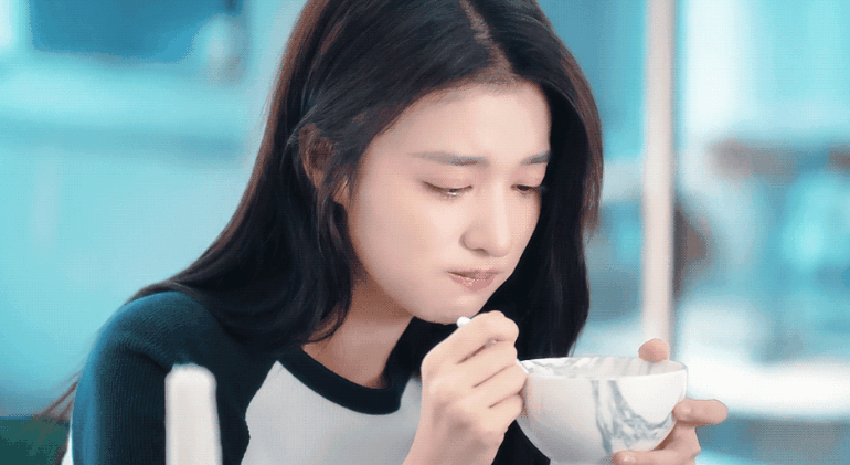 虞书欣复出遇挫？《双轨》遭质疑：伪骨科演成恋爱脑，娇嗔太出戏封面图