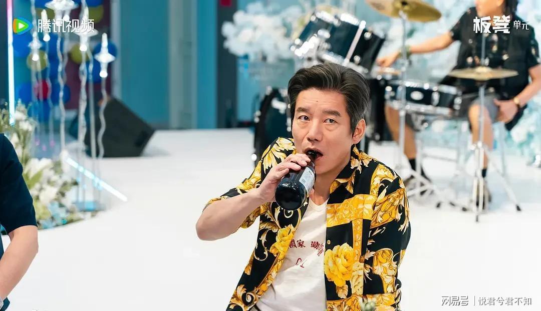 又一轻喜剧开播成黑马，全员都是实力派老戏骨，狂追8集不过瘾封面图