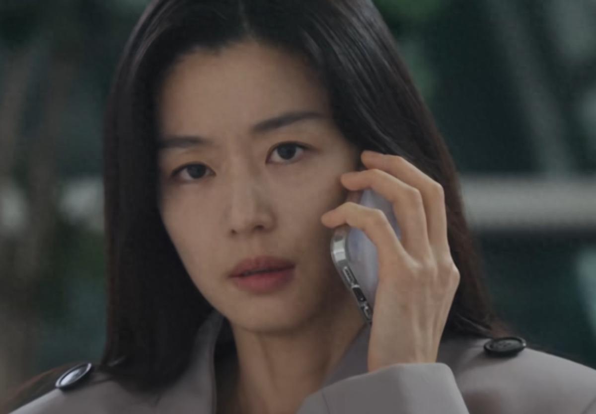 新剧多处辱华、被嘲只能演明星，43岁的全智贤，学学宋慧乔吧！封面图