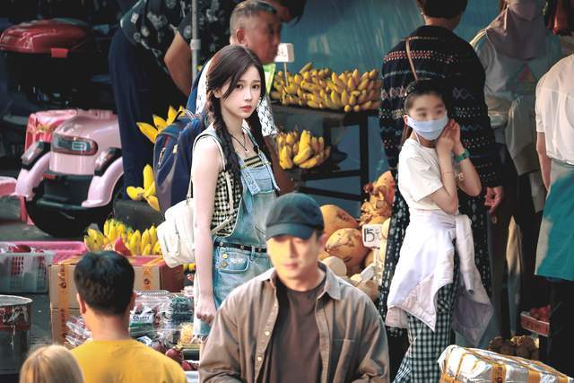 ‍145万预约掀热度，《双轨》全球同频开播，敏感题材该如何破局 双轨封面图