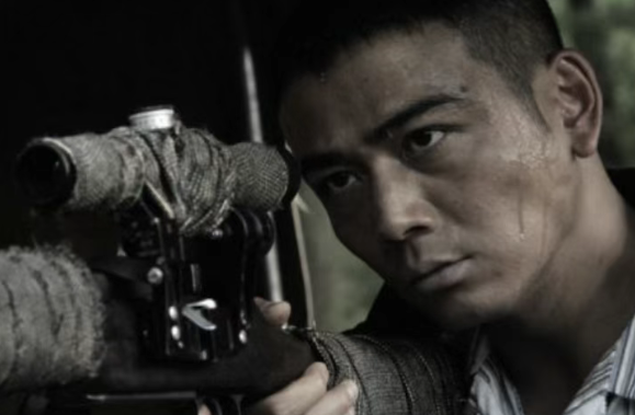 谍战剧又出王炸！冯恩鹤、杨烁演绎“枪王传奇”，比悬崖还好看封面图