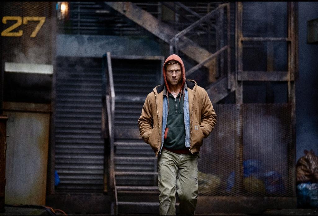 《猎杀游戏》老戏新拍，致敬1987版《过关斩将》封面图