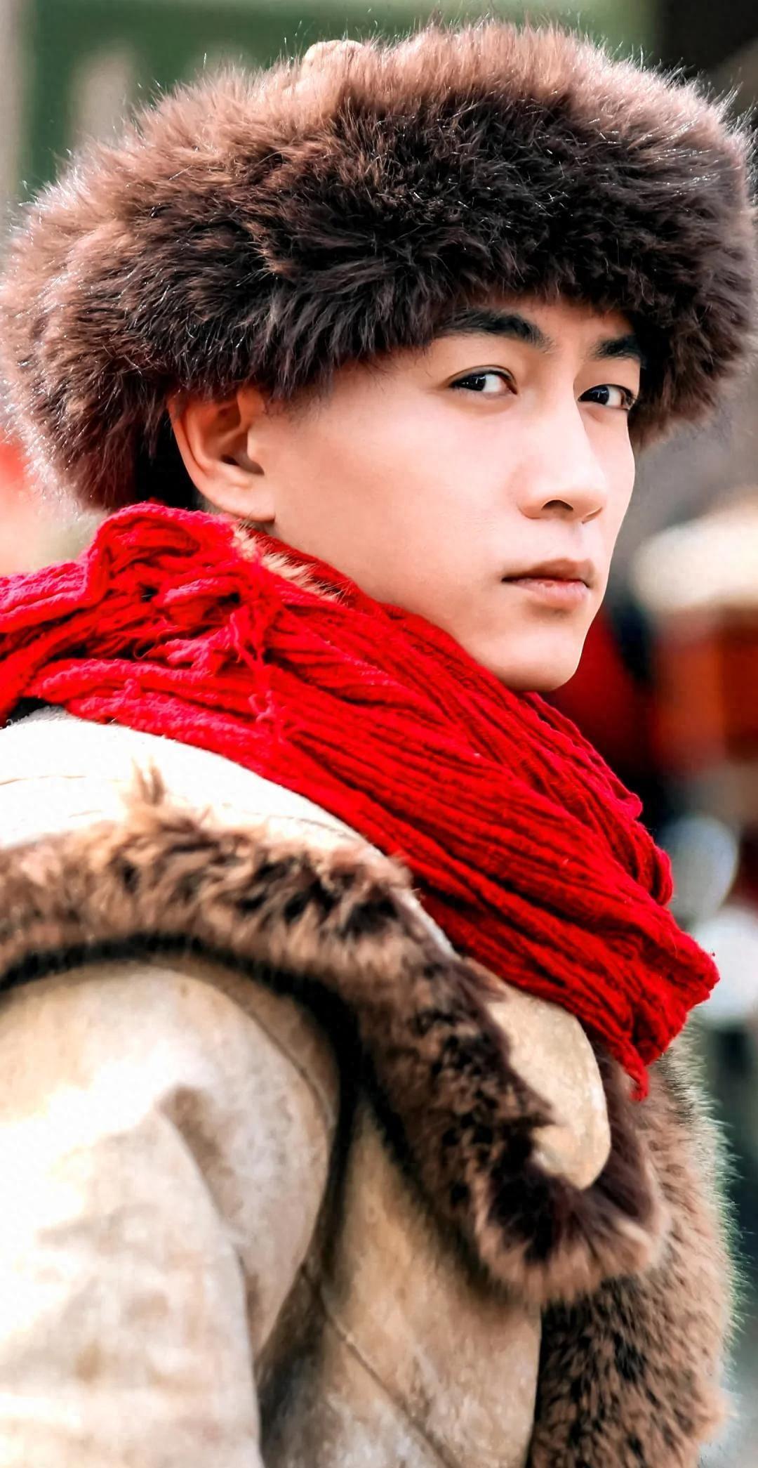 一个矫揉做作、一个扮嫩撒娇，两人拖垮40集大剧，陈晓也救不了！封面图