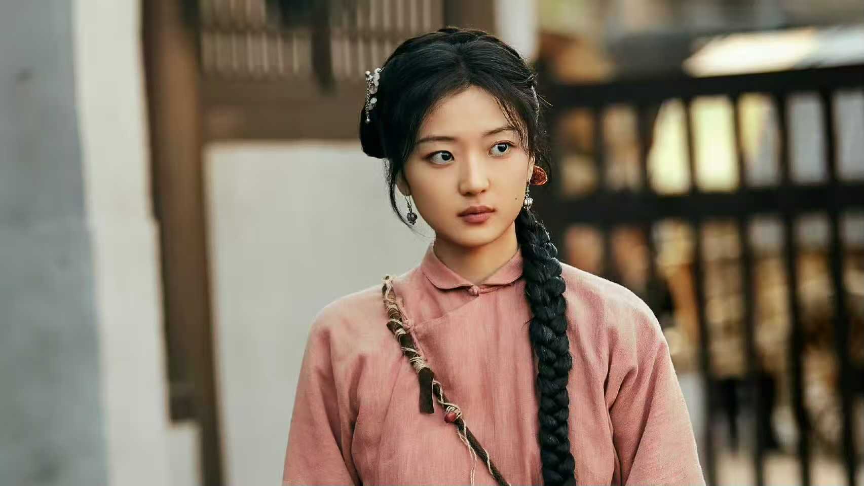 12月6日追剧日历，7部长剧更新，迪丽热巴《枭起青壤》点映收官封面图