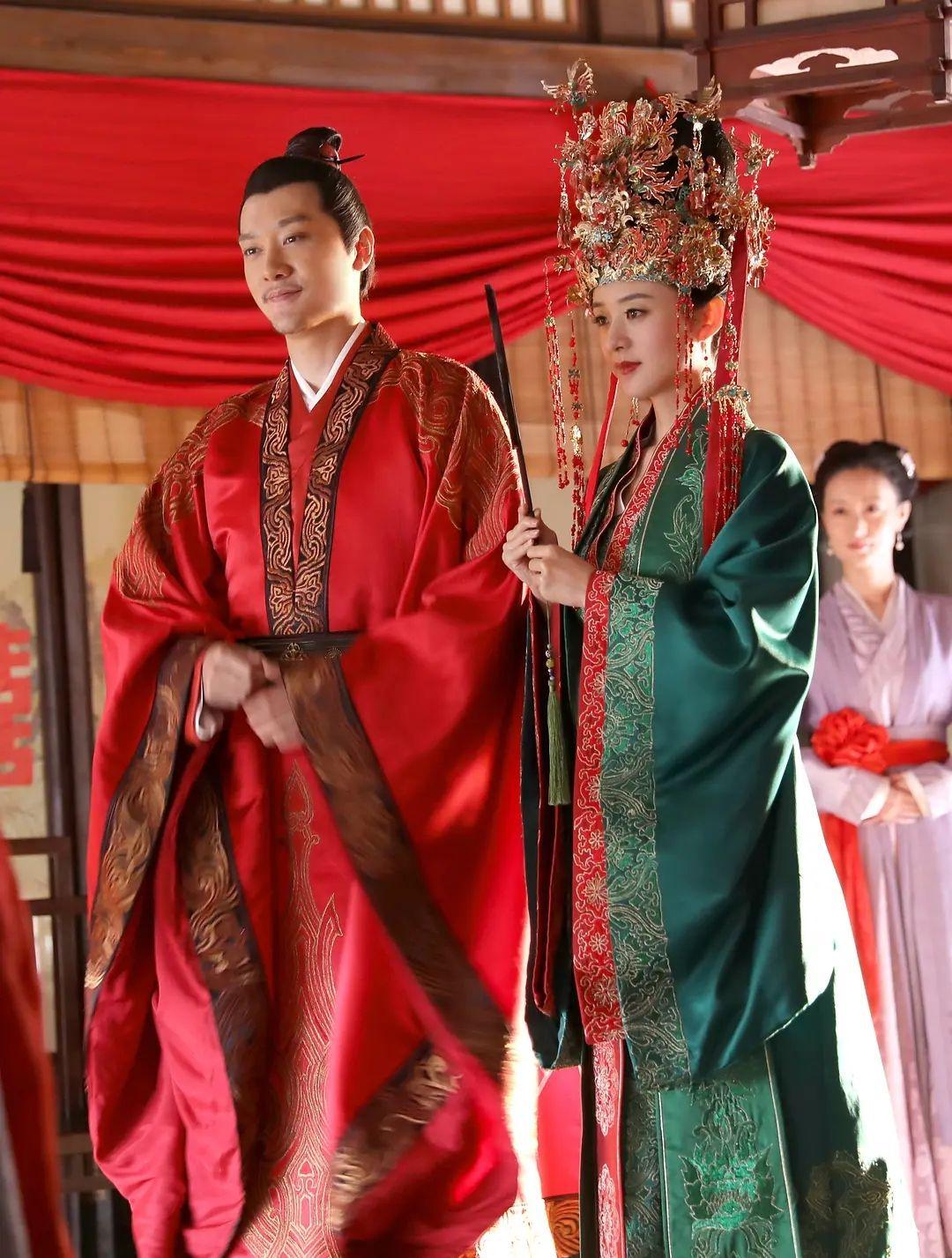 才播2集就收视破1，央视再现“王炸”，王劲松冯绍峰让观众惊艳封面图