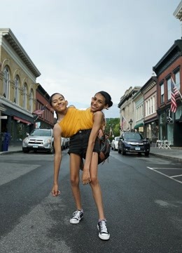 连体共生姐妹封面图