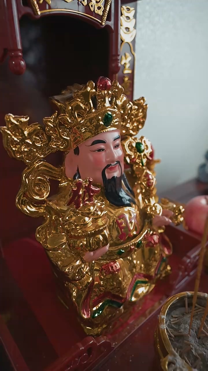 贬值让我成财神封面图